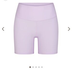 FITS EVERYBODY BIKER SHORT SKIMS